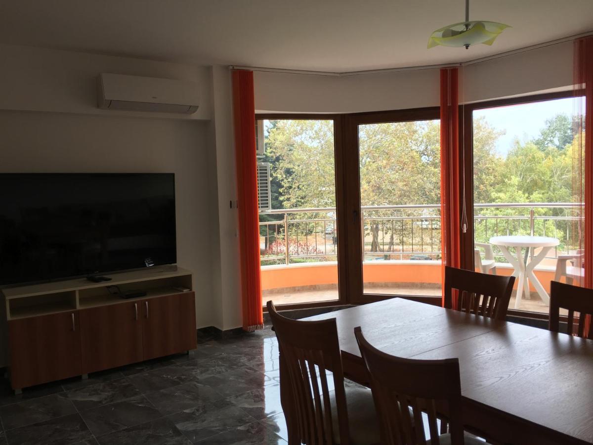 Excelsior Apartment *